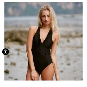 Albion Shell Shock Black V Neck